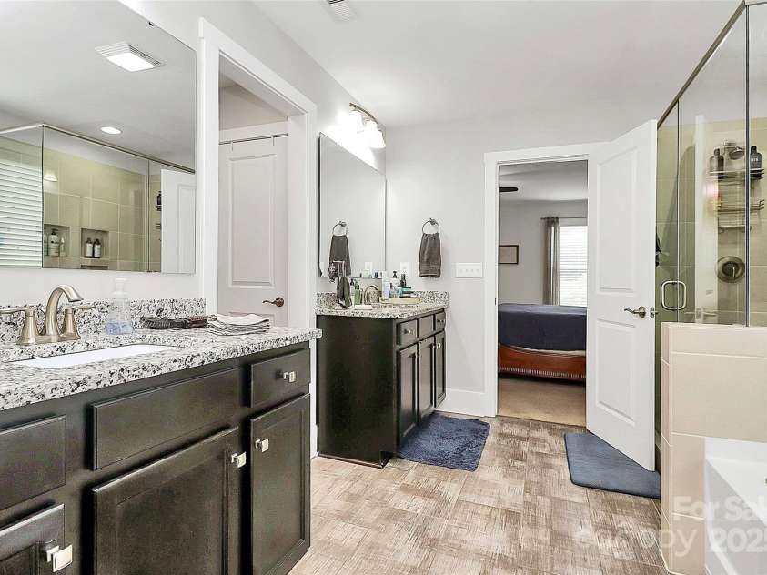 3536 Arnica Court, Tega Cay, SC 29708.  MLS# CAR4290061, YatesRealty ID 31866. Primary Bath