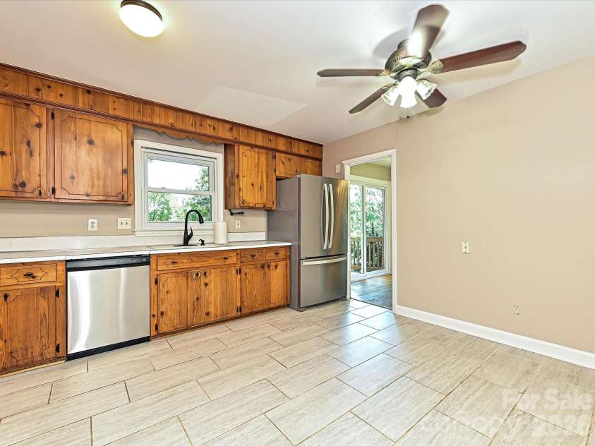 6947 Woodstock Drive, Charlotte, NC 28210.  MLS# CAR4390729, YatesRealty ID 31867. 