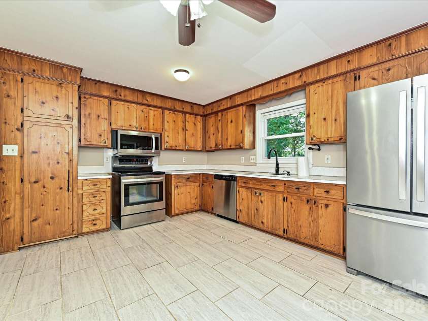 6947 Woodstock Drive, Charlotte, NC 28210.  MLS# CAR4390729, YatesRealty ID 31867. 
