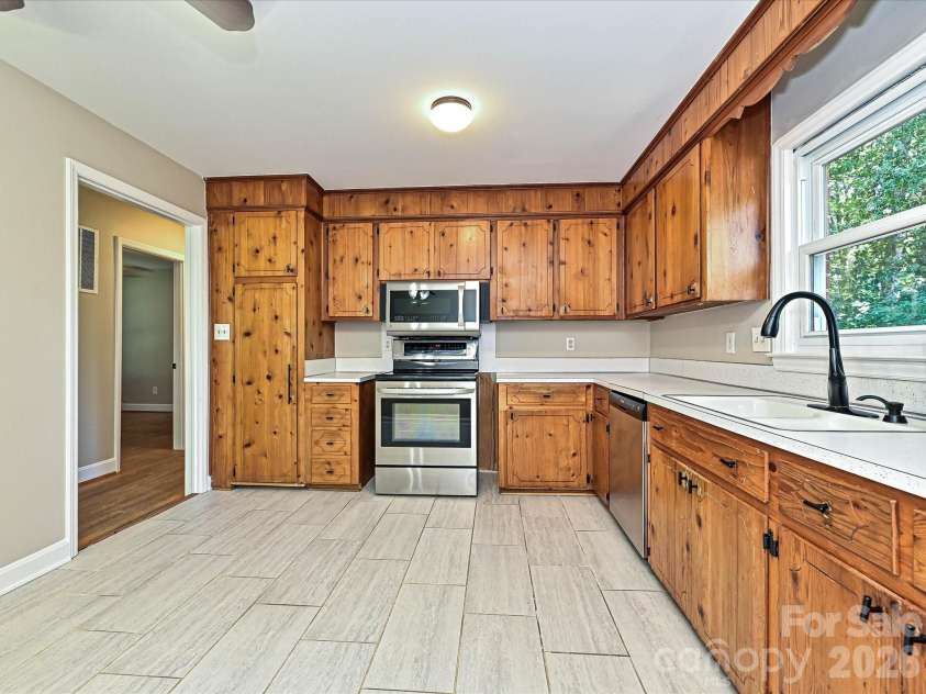 6947 Woodstock Drive, Charlotte, NC 28210.  MLS# CAR4390729, YatesRealty ID 31867. 