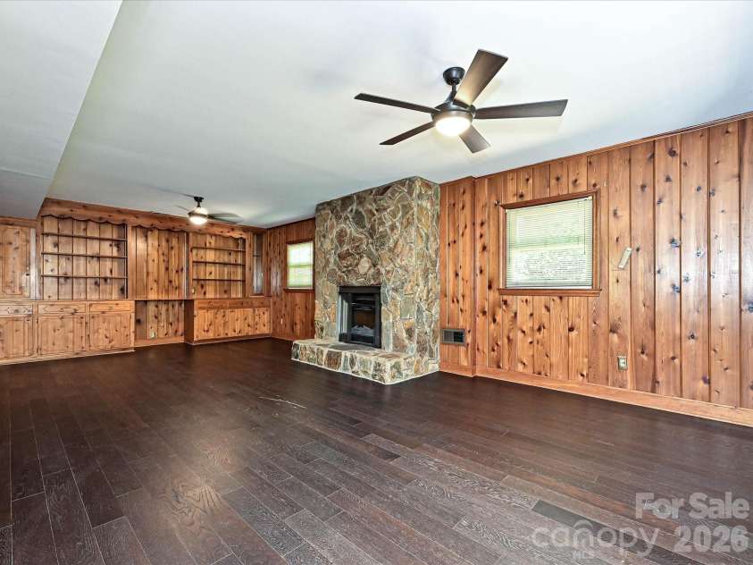 6947 Woodstock Drive, Charlotte, NC 28210.  MLS# CAR4390729, YatesRealty ID 31867. 