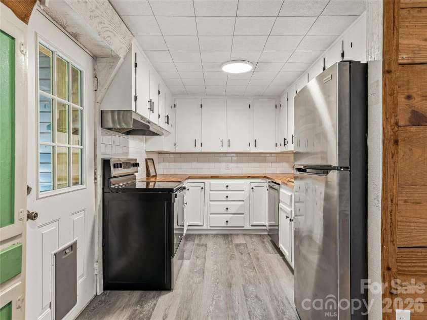 355 London Road, Asheville, NC 28803.  MLS# CAR4392205, YatesRealty ID 31868. 