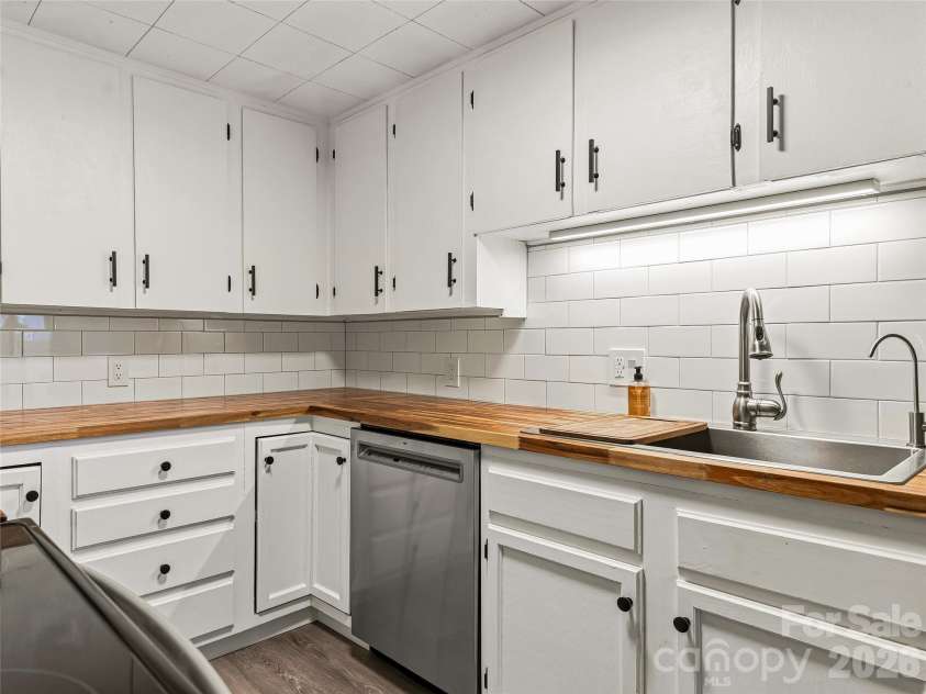 355 London Road, Asheville, NC 28803.  MLS# CAR4392205, YatesRealty ID 31868. 