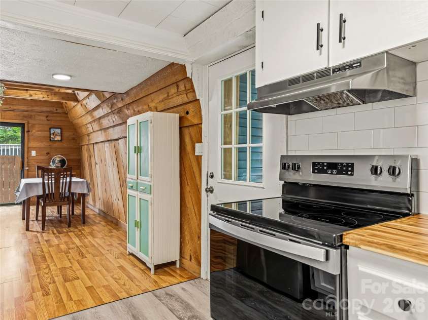 355 London Road, Asheville, NC 28803.  MLS# CAR4392205, YatesRealty ID 31868. 