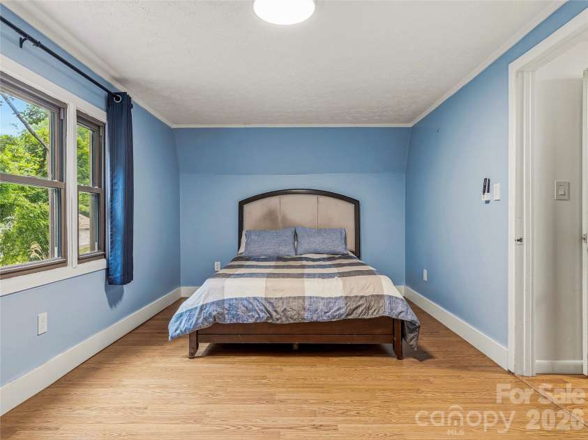 355 London Road, Asheville, NC 28803.  MLS# CAR4392205, YatesRealty ID 31868. 