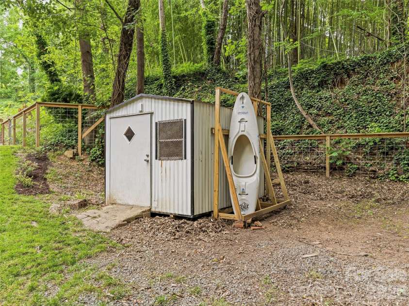 355 London Road, Asheville, NC 28803.  MLS# CAR4392205, YatesRealty ID 31868. 