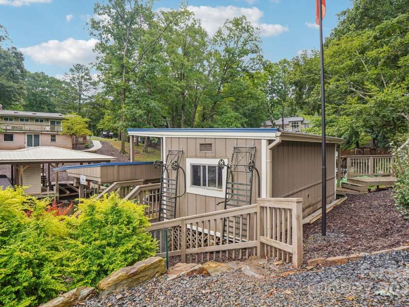 500 Deerfield Road, Mount Gilead, NC 27306.  MLS# CAR4289933, YatesRealty ID 31868. 