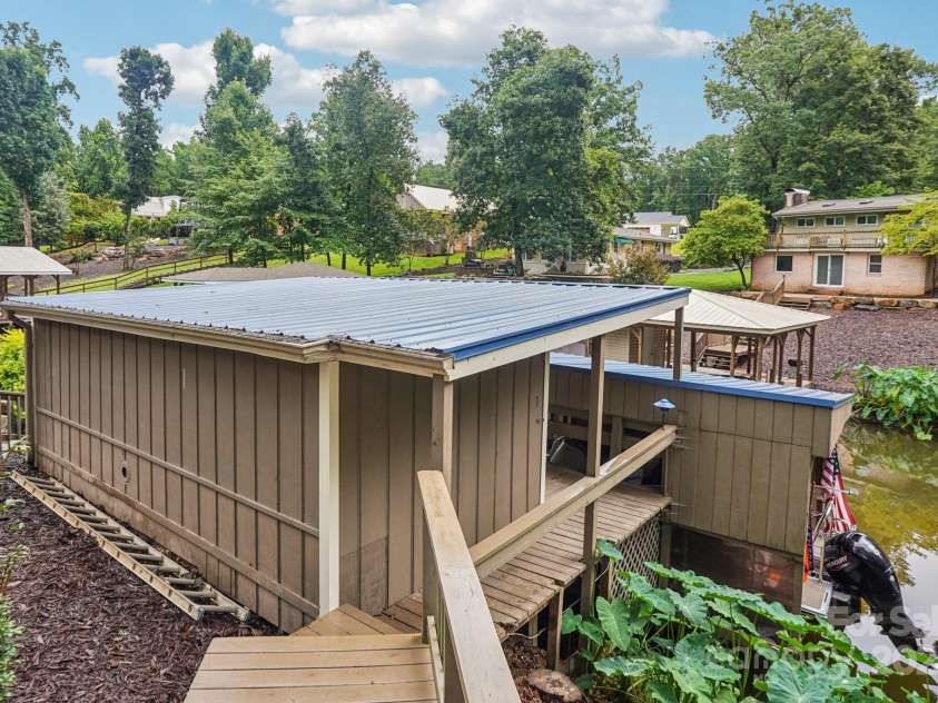 500 Deerfield Road, Mount Gilead, NC 27306.  MLS# CAR4289933, YatesRealty ID 31868. One-slip boathouse