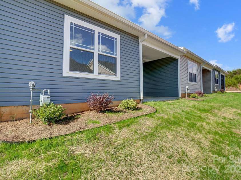 1517 28th Street Place, Hickory, NC 28602.  MLS# CAR4168309, YatesRealty ID 3187. 