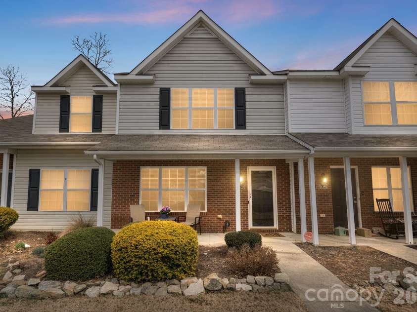 1570 Maypine Commons Way, Rock Hill, SC 29732.  MLS# CAR4345567, YatesRealty ID 3187. Welcome to 1570 Maypine Commons Way!