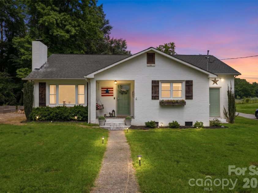 2698 Greenwood Road, Rock Hill, SC 29730.  MLS# CAR4391025, YatesRealty ID 31870. 