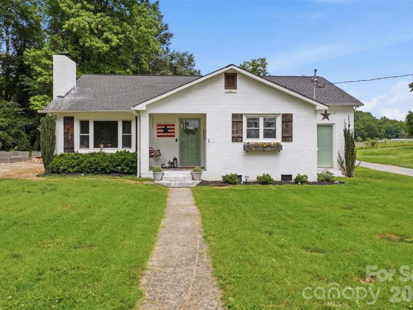2698 Greenwood Road, Rock Hill, SC 29730.  MLS# CAR4391025, YatesRealty ID 31870. 