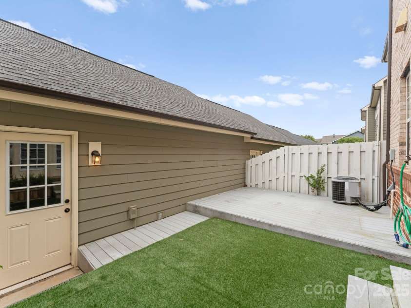 22330 Market Street, Cornelius, NC 28031.  MLS# CAR4290288, YatesRealty ID 31871. 