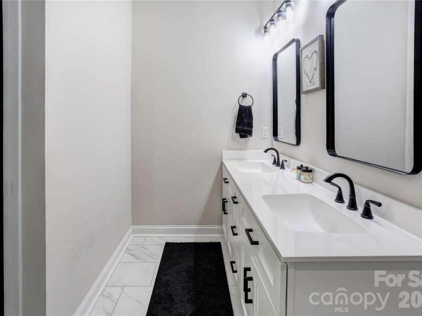 317 Oak Brook Drive, Salisbury, NC 28146.  MLS# CAR4394271, YatesRealty ID 31871. Double vanity in large primary bathroom.