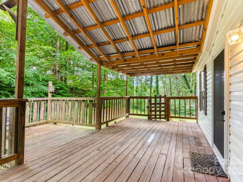 28 Myrtle Road, Swannanoa, NC 28778.  MLS# CAR4289376, YatesRealty ID 31872. Covered Front Porch