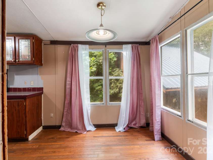 28 Myrtle Road, Swannanoa, NC 28778.  MLS# CAR4289376, YatesRealty ID 31872. Dining room