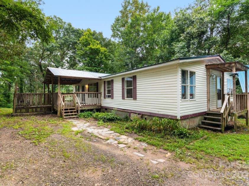 28 Myrtle Road, Swannanoa, NC 28778.  MLS# CAR4289376, YatesRealty ID 31872. Front of home