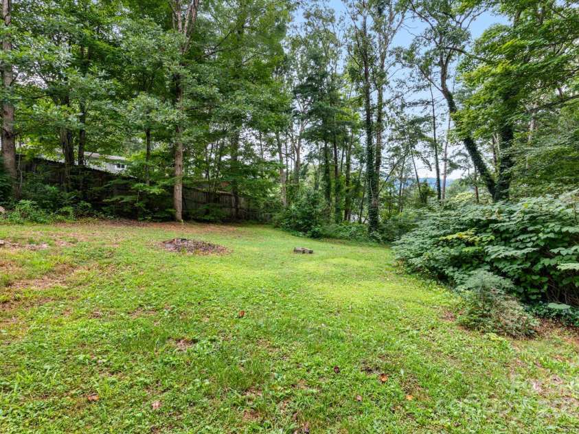 28 Myrtle Road, Swannanoa, NC 28778.  MLS# CAR4289376, YatesRealty ID 31872. Large backyard