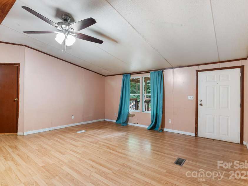 28 Myrtle Road, Swannanoa, NC 28778.  MLS# CAR4289376, YatesRealty ID 31872. Living room