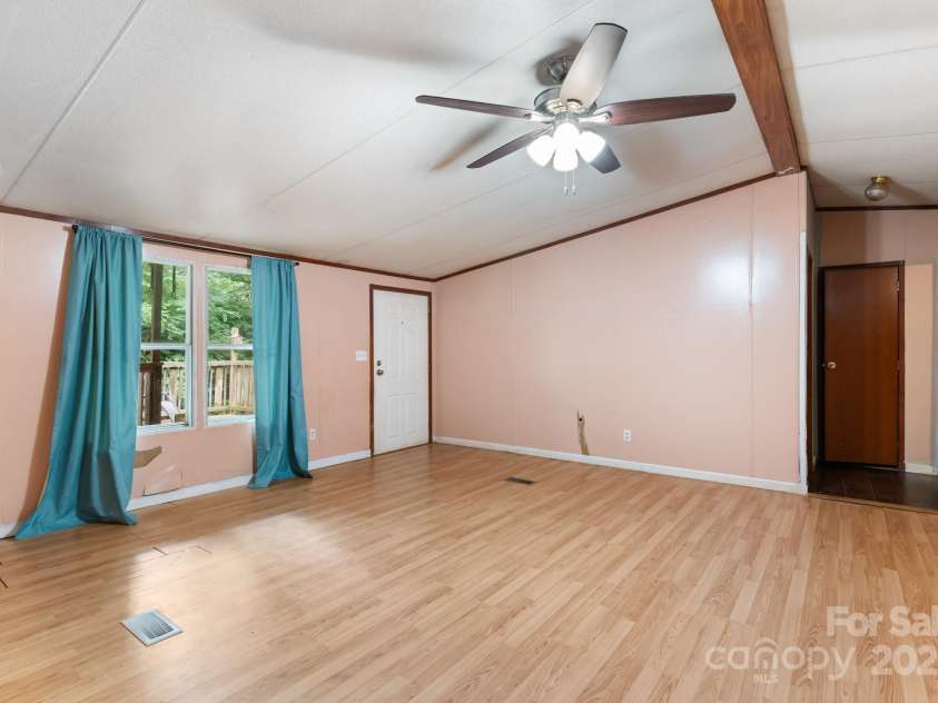 28 Myrtle Road, Swannanoa, NC 28778.  MLS# CAR4289376, YatesRealty ID 31872. Living room