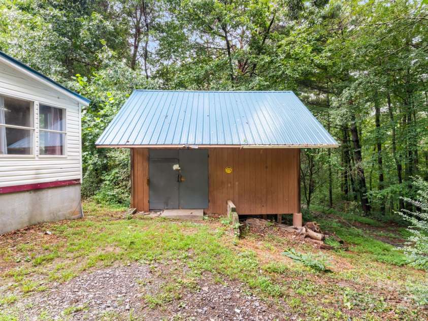 28 Myrtle Road, Swannanoa, NC 28778.  MLS# CAR4289376, YatesRealty ID 31872. Shed/workshop