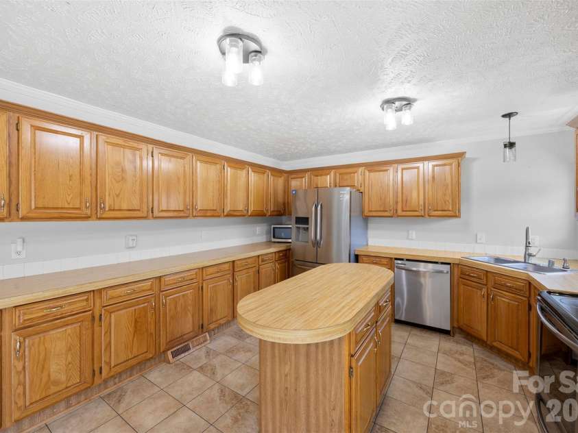40047 Old Salisbury Road, New London, NC 28127.  MLS# CAR4394424, YatesRealty ID 31873. 