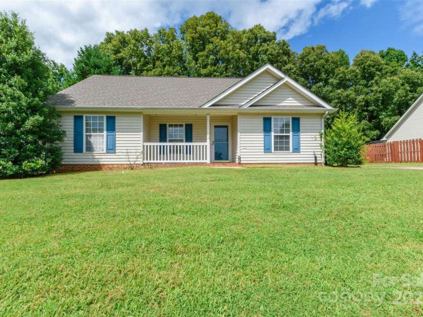 823 Prestwick Drive, Rock Hill, SC 29730.  MLS# CAR4282539, YatesRealty ID 31877. 