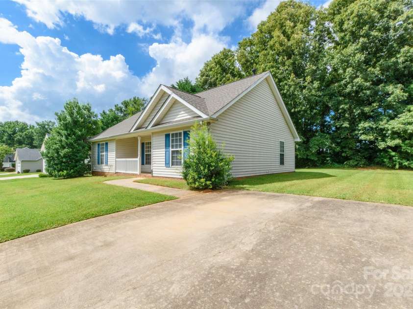 823 Prestwick Drive, Rock Hill, SC 29730.  MLS# CAR4282539, YatesRealty ID 31877. 