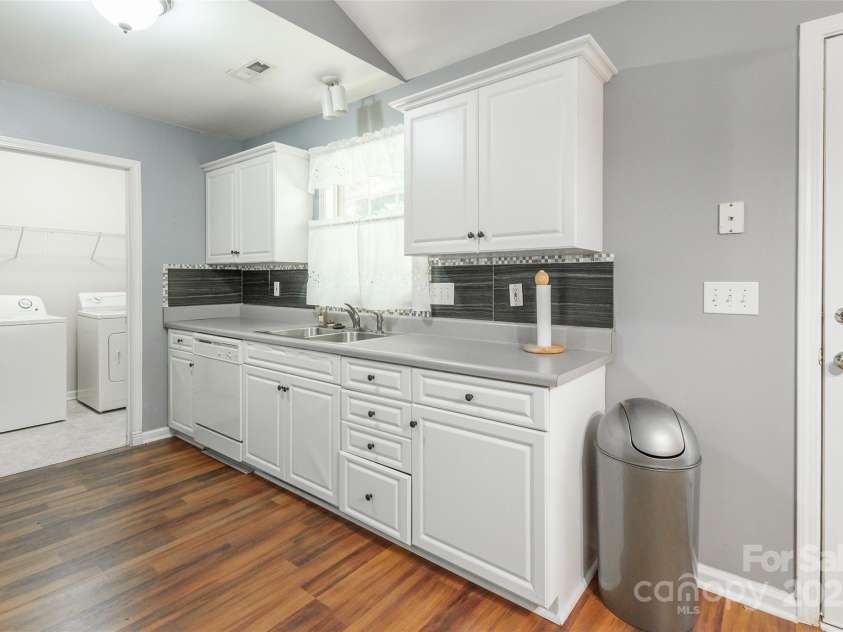 823 Prestwick Drive, Rock Hill, SC 29730.  MLS# CAR4282539, YatesRealty ID 31877. 