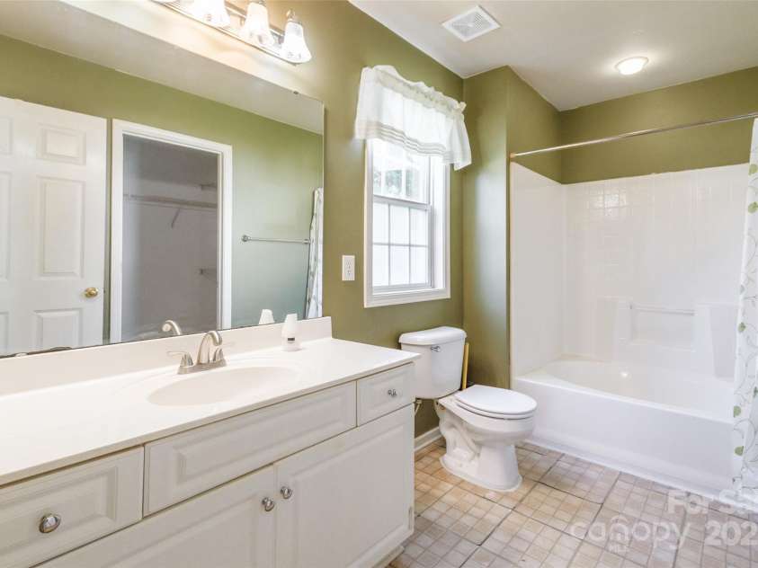 823 Prestwick Drive, Rock Hill, SC 29730.  MLS# CAR4282539, YatesRealty ID 31877. 