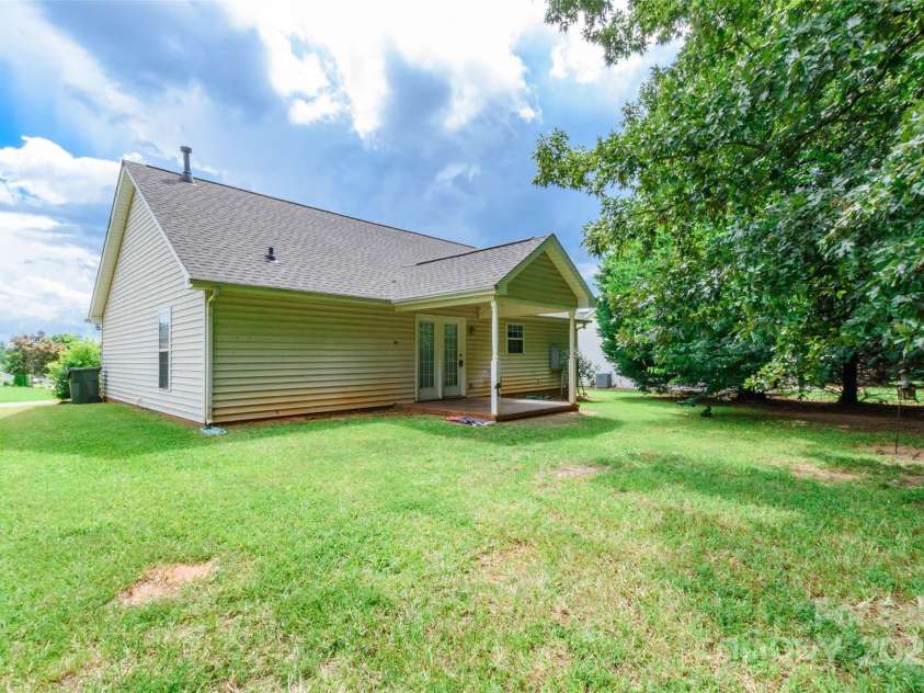 823 Prestwick Drive, Rock Hill, SC 29730.  MLS# CAR4282539, YatesRealty ID 31877. 