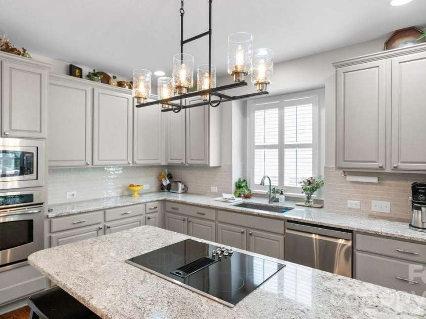 8716 Devonshire Drive, Huntersville, NC 28078.  MLS# CAR4377516, YatesRealty ID 31879. 