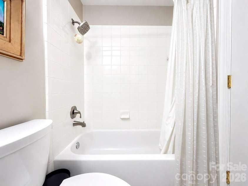 8716 Devonshire Drive, Huntersville, NC 28078.  MLS# CAR4377516, YatesRealty ID 31879. Full Bath