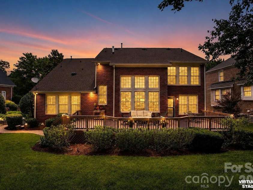 8716 Devonshire Drive, Huntersville, NC 28078.  MLS# CAR4377516, YatesRealty ID 31879. Full brick exterior