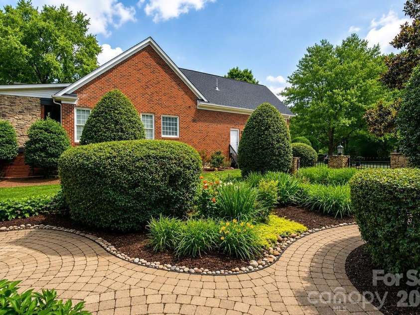 8716 Devonshire Drive, Huntersville, NC 28078.  MLS# CAR4377516, YatesRealty ID 31879. Side yard