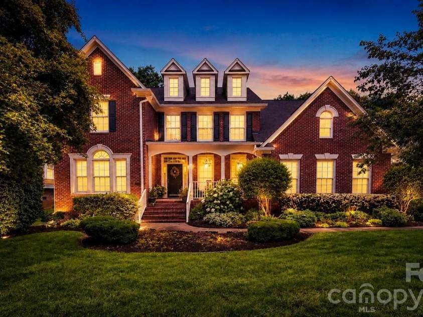 8716 Devonshire Drive, Huntersville, NC 28078.  MLS# CAR4377516, YatesRealty ID 31879. Welcome Home!