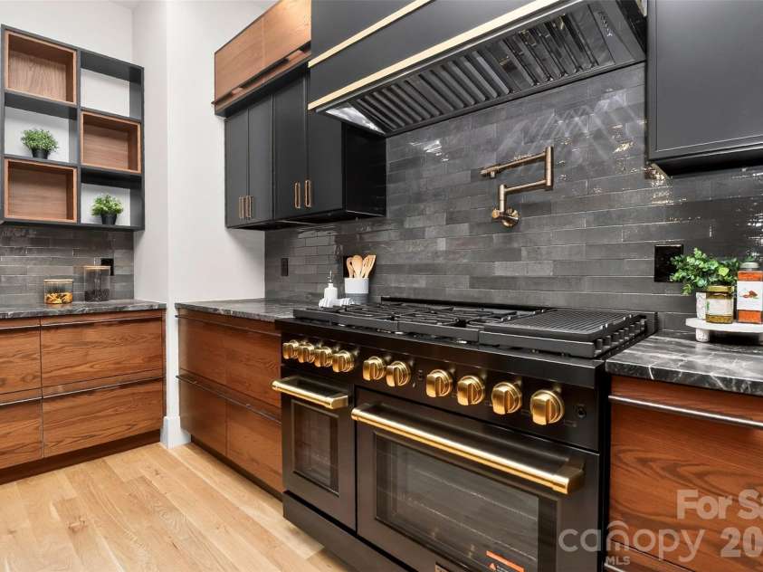 1304 Caldwell Street, Charlotte, NC 28206.  MLS# CAR4392742, YatesRealty ID 31883. 