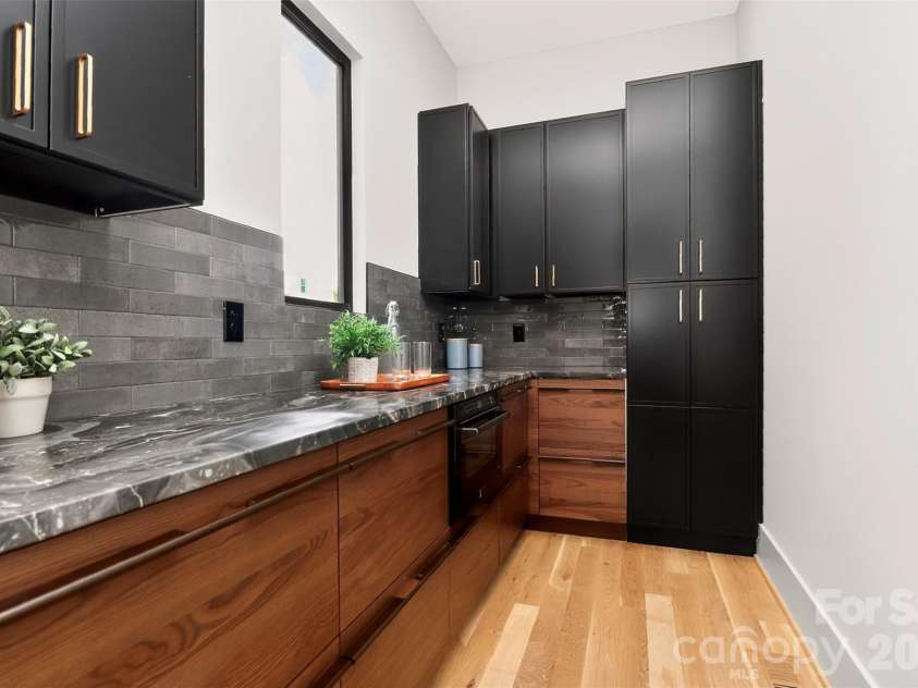 1304 Caldwell Street, Charlotte, NC 28206.  MLS# CAR4392742, YatesRealty ID 31883. 