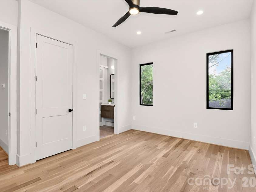 1304 Caldwell Street, Charlotte, NC 28206.  MLS# CAR4392742, YatesRealty ID 31883. 