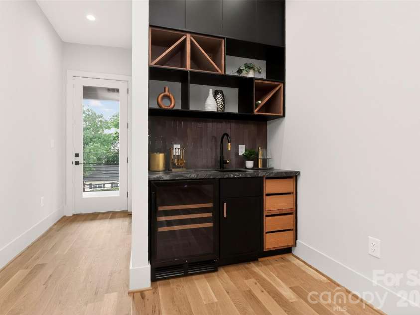 1304 Caldwell Street, Charlotte, NC 28206.  MLS# CAR4392742, YatesRealty ID 31883. 