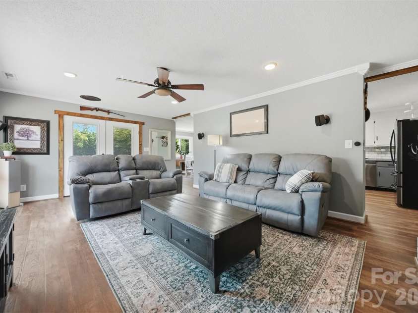 2411 Robertson Lane, Lenoir, NC 28645.  MLS# CAR4392778, YatesRealty ID 31884. 