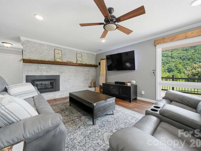 2411 Robertson Lane, Lenoir, NC 28645.  MLS# CAR4392778, YatesRealty ID 31884. 