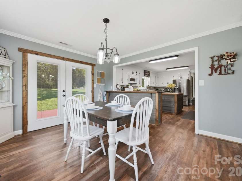 2411 Robertson Lane, Lenoir, NC 28645.  MLS# CAR4392778, YatesRealty ID 31884. 