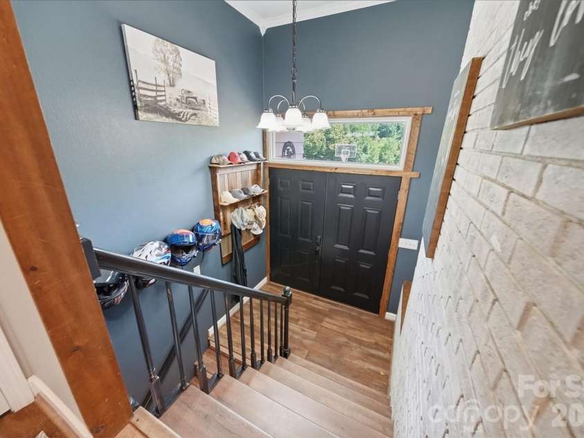 2411 Robertson Lane, Lenoir, NC 28645.  MLS# CAR4392778, YatesRealty ID 31884. 