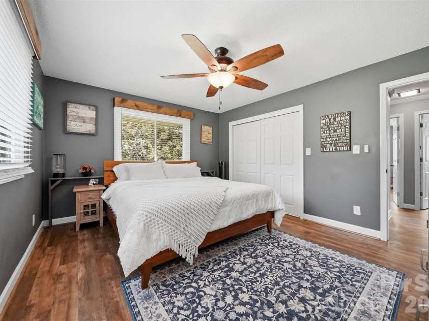 2411 Robertson Lane, Lenoir, NC 28645.  MLS# CAR4392778, YatesRealty ID 31884. 