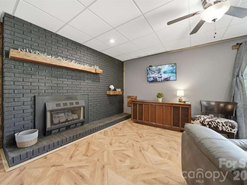 2411 Robertson Lane, Lenoir, NC 28645.  MLS# CAR4392778, YatesRealty ID 31884. 