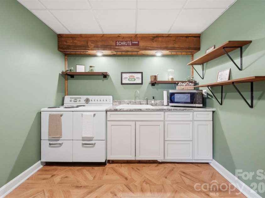 2411 Robertson Lane, Lenoir, NC 28645.  MLS# CAR4392778, YatesRealty ID 31884. 