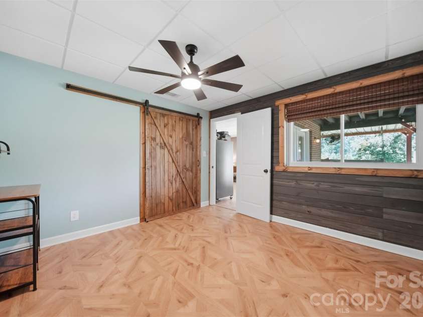 2411 Robertson Lane, Lenoir, NC 28645.  MLS# CAR4392778, YatesRealty ID 31884. 