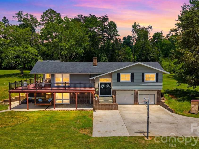 2411 Robertson Lane, Lenoir, NC 28645.  MLS# CAR4392778, YatesRealty ID 31884. 