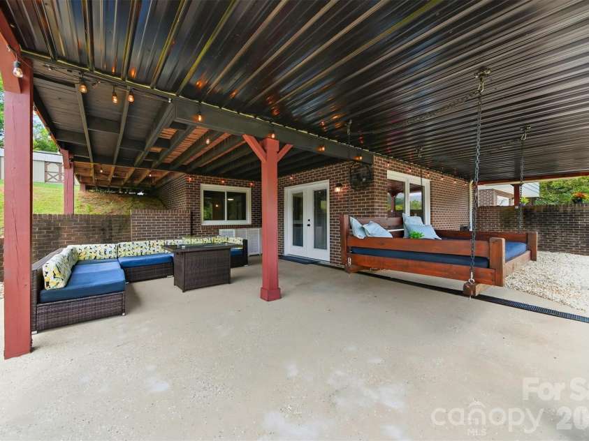 2411 Robertson Lane, Lenoir, NC 28645.  MLS# CAR4392778, YatesRealty ID 31884. 
